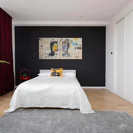 Cosy For 3 People In The Center By Renters Apartment *